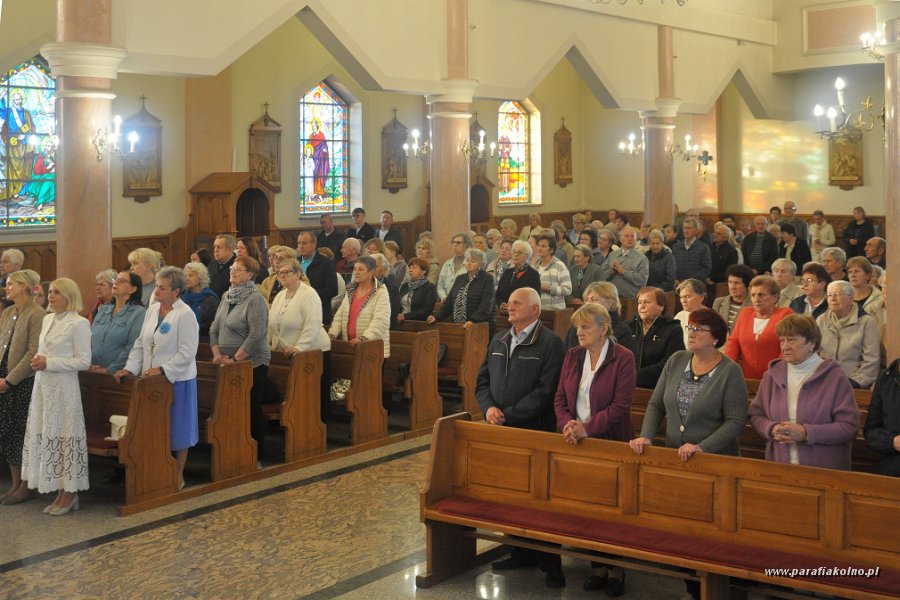 037 Uczestnicy celebracji.jpg